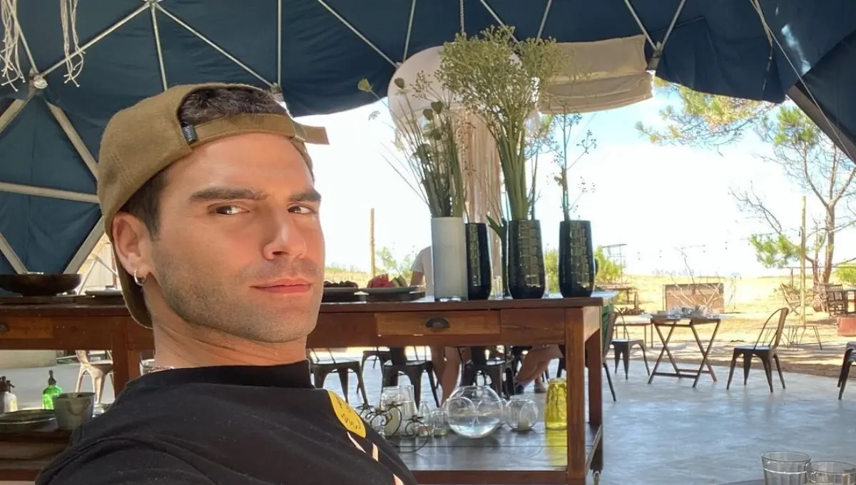 Pero a principios de 2022 se supo que Ester Exp&oacute;sito comenz&oacute; una relaci&oacute;n con el actor uruguayo, Nicol&aacute;s Furtado.