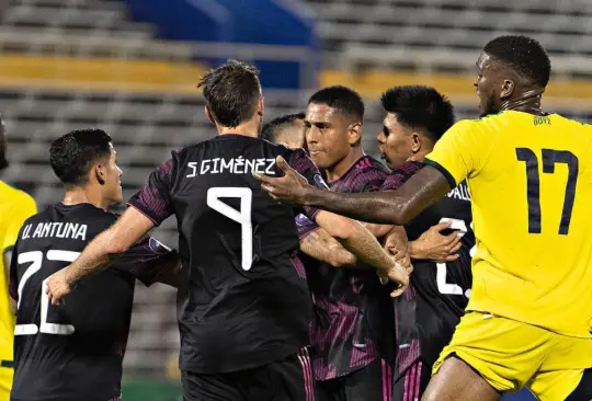 Luis Romo y sus compañeros celebran el empate ante Jamaica.