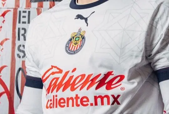 Chivas presentó su jersey de visitante.