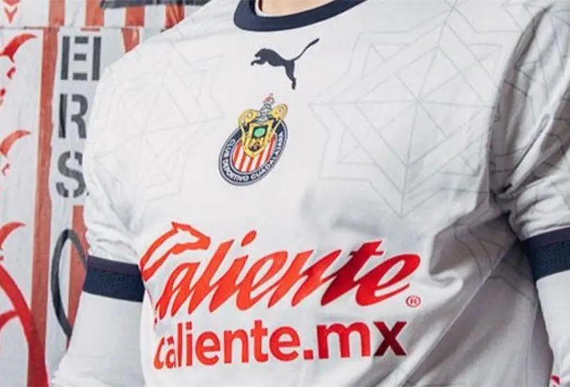 Chivas presentó su jersey de visitante. Chivas presentó su jersey de visitante.