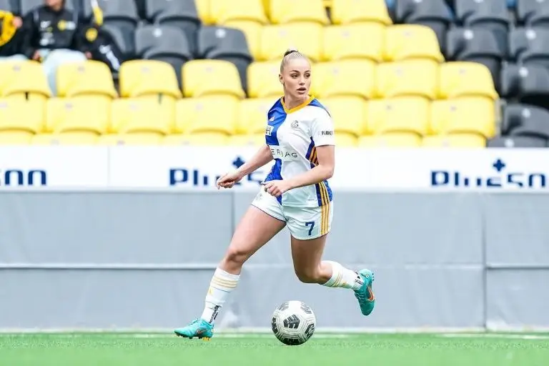 Ana Maria controla la pelota en un juego del Grasshopper - @anamxrkovic