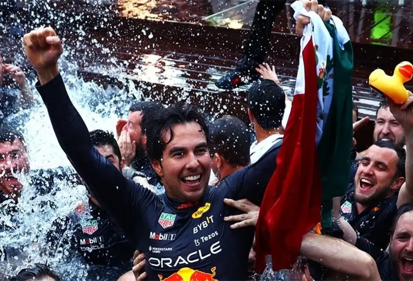 Sergio Checo P&eacute;rez festej&oacute; el triunfo en el GP de M&oacute;naco.
