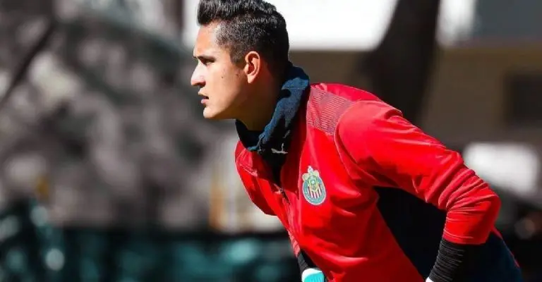 El guardameta actualmente no tiene equipo. Foto: Instagram - Raúl Gudiño