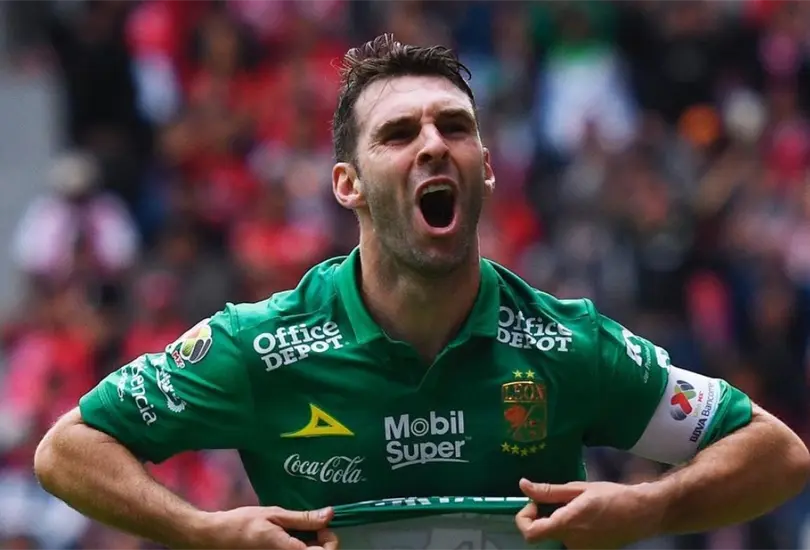 Mauro Boselli celebra un gol contra Toluca. Mauro Boselli celebra un gol contra Toluca.