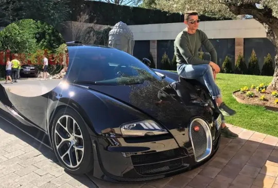 Cristiano Ronaldo habría chocado su Bugatti