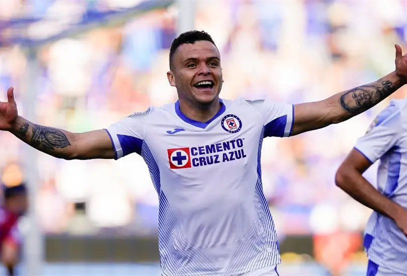 Carlos Hermosillo defendi&oacute; a Cabecita Rodr&iacute;guez de las cr&iacute;ticas de los aficionados de Cruz Azul