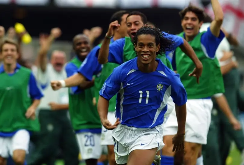 Ronaldinho le dio el triunfo a Brasil sobre Inglaterra en el Mundial de Corea-Jap&oacute;n 2002