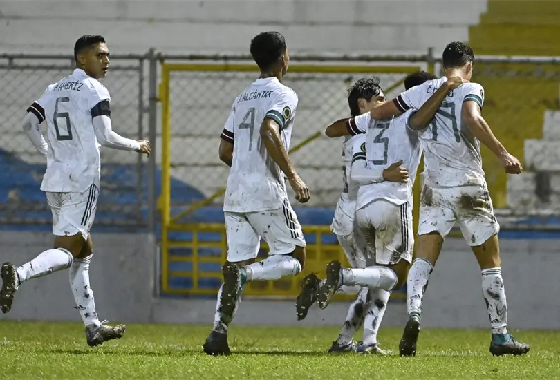 La Selecci&oacute;n Mexicana Sub-20 celebra su victoria ante los trinitarios.