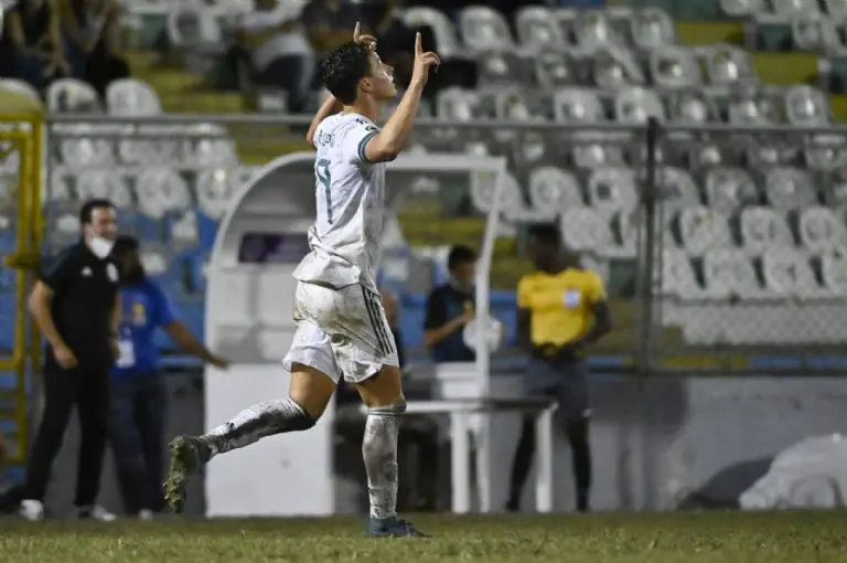 Esteban Lozano festeja su doblete - @miseleccionmx
