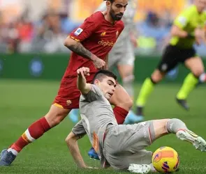 Johan Vásquez supera a defensas de Juventus y Napoli en balones recuperados en Serie A