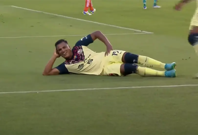 Ramón Martínez celebró como Cuauhtémoc Blanco en un partido amistoso del América Ramón Martínez celebró como Cuauhtémoc Blanco en un partido amistoso del América