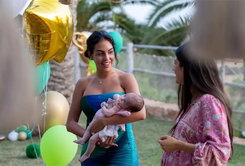 Georgina Rodríguez tuvo un tierno gesto en redes sociales para su hijo fallecido. Georgina Rodríguez tuvo un tierno gesto en redes sociales para su hijo fallecido.