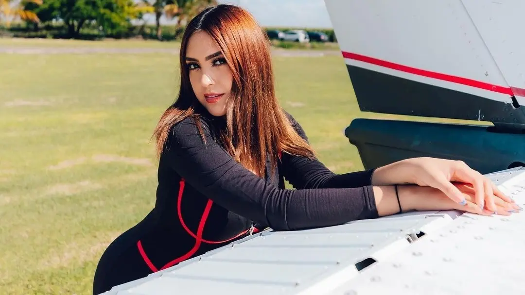 Ganó mucho reconocimiento gracias a sus transmisiones donde regularmente juega videojuegos.