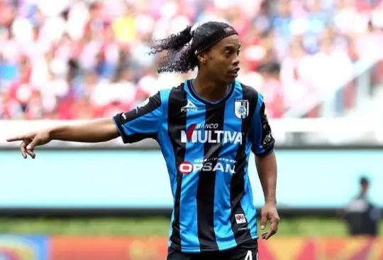 Ronaldinho llegó al futbol mexicano y jugó la Final del Clausura 2015 con los Gallos del Querétaro.