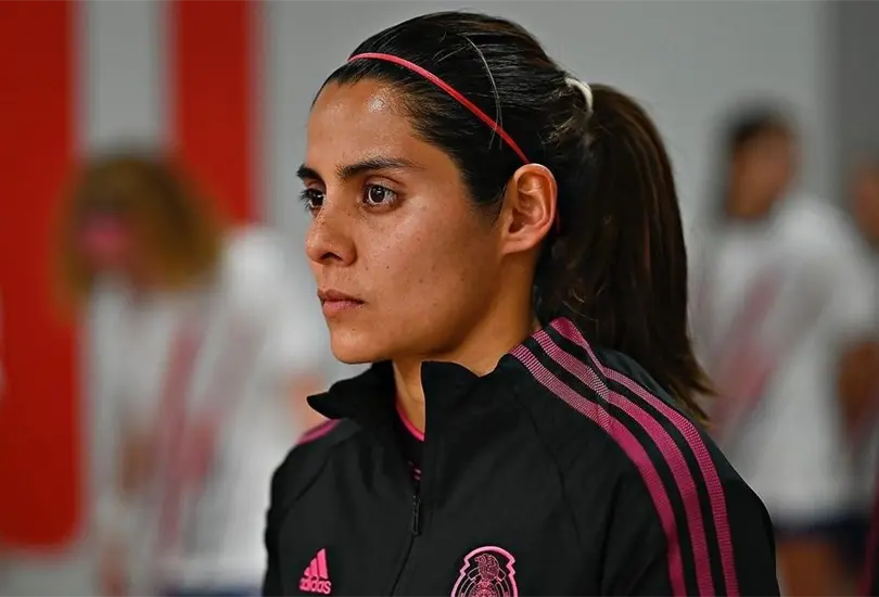 Kenti Robles no tard&oacute; en responderle a su propio quipo cuando la olvid&oacute; en una publicaci&oacute;n