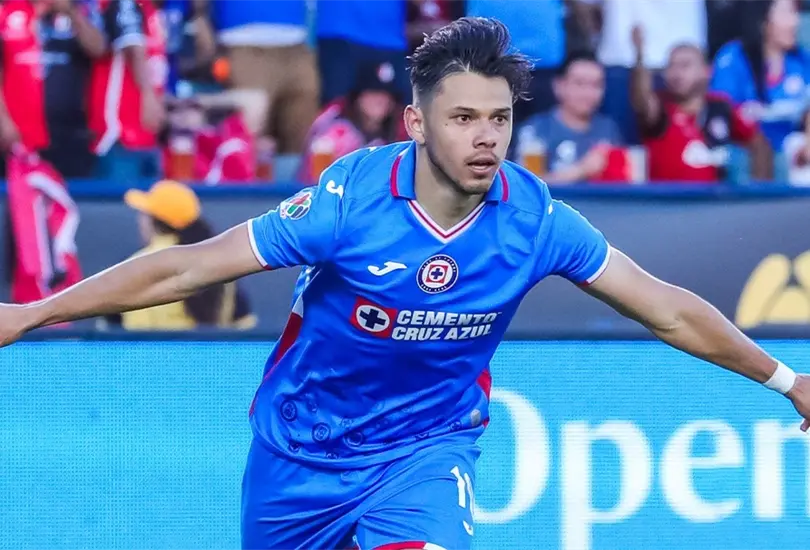 &Aacute;ngel Romero tiene un curioso apodo que le puso la afici&oacute;n de Cruz Azul.