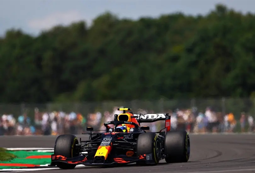Checo Pérez no ha tenido la mejor suerte en el GP de Gran Bretaña Checo Pérez no ha tenido la mejor suerte en el GP de Gran Bretaña