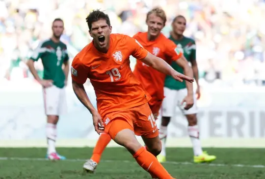 Klaas-Jan Huntelaar celebra el gol del No Era Penal en Brasil 2014.