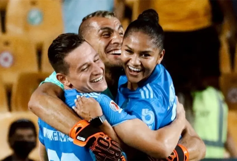 Thauvin, Nahuel y Bel&eacute;n celebran su grandiosa anotaci&oacute;n.