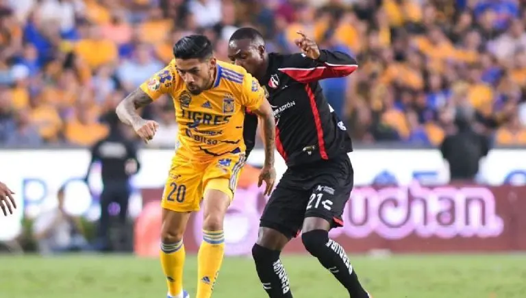 Javier Aquino durante la última Liguilla de la Liga MX (@javieraquino7)