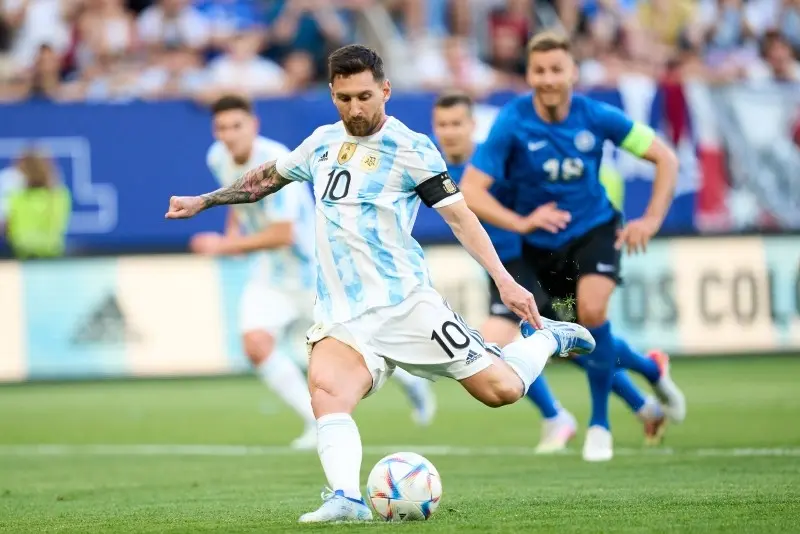 La Selecci&oacute;n de Argentina present&oacute; su nuevo jersey con la que competir&aacute;n en la Copa del Mundo de Qatar 2022