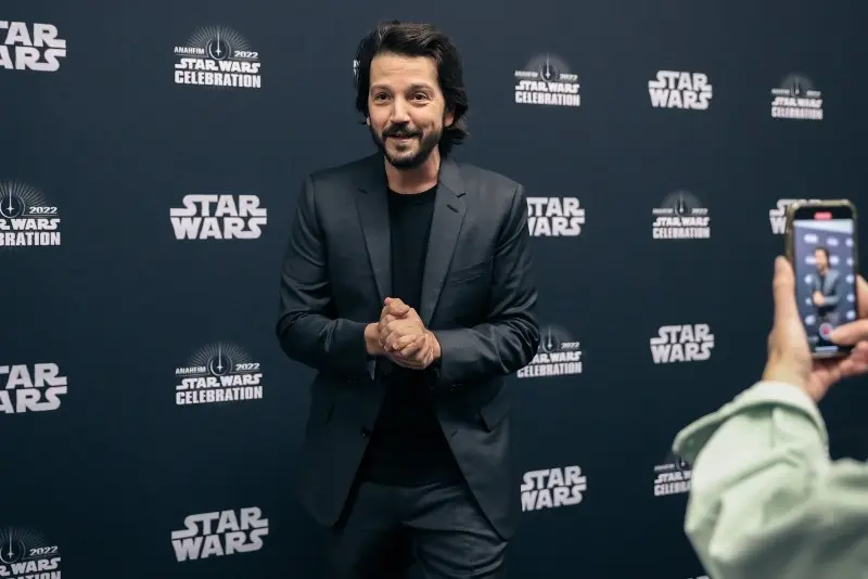 STAR WARS: En 2016 llegó el rol que cambiaría la vida de Luna porque Gareth Edwards, director de la película "Rogue One: A Star Wars Story" (Rogue One: Una historia de Star Wars) le ofreció uno de los dos roles protagónicos.