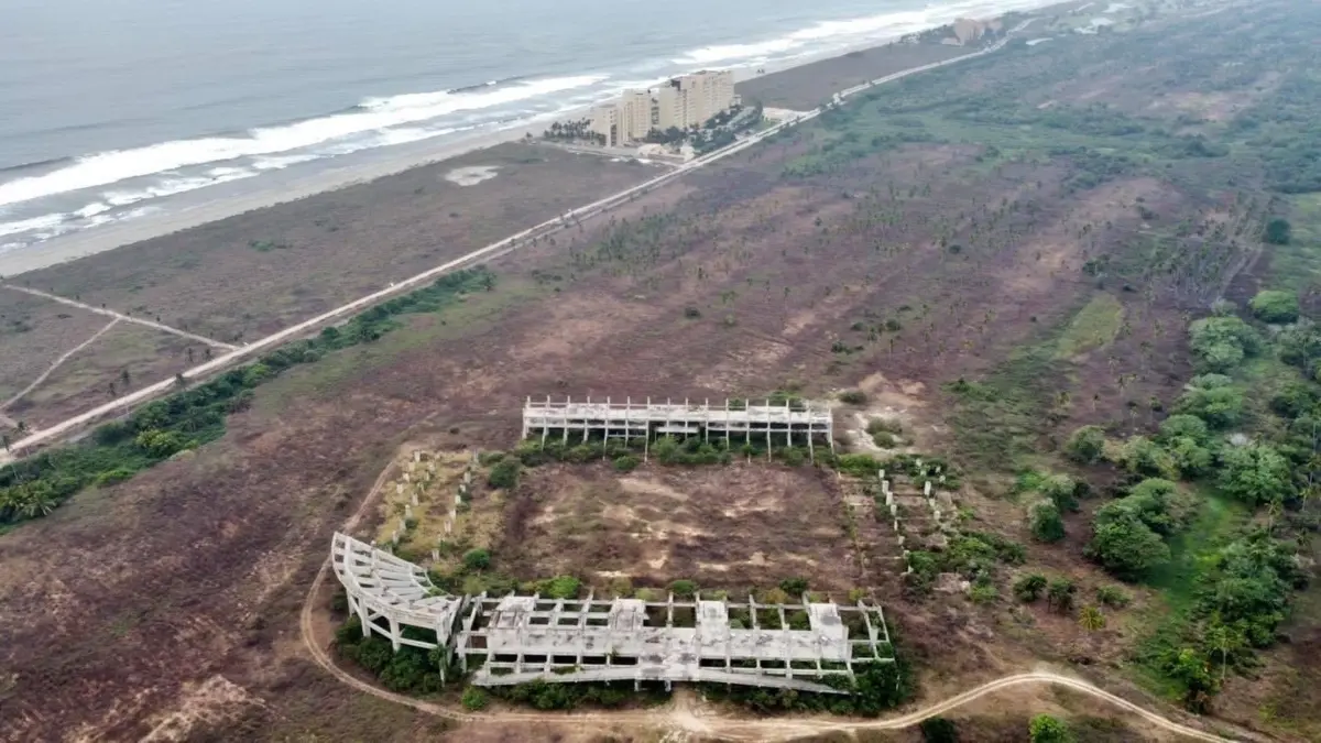 El Estadio de Acapulco fue un proyecto que se quedó en 'obra negra' y completamente abandonado, mismo que se vería complementado por un centro comercial, una preparatoria y una universidad.