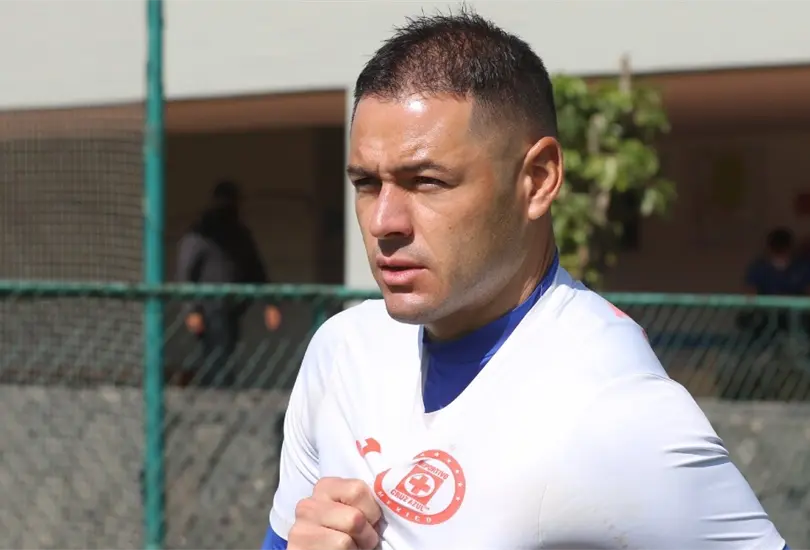 Pablo Aguilar mand&oacute; una carta para despedirse de Cruz Azul