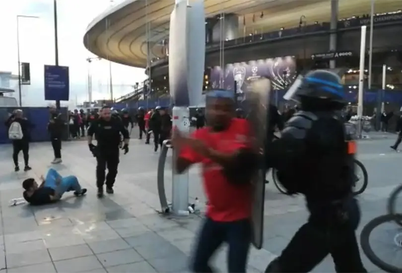 La seguridad de Par&iacute;s no pudo. controlar los altercados en el Stade de France.