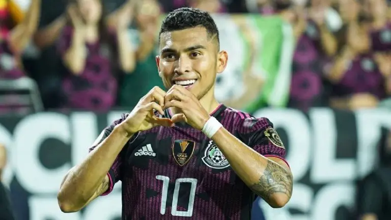 Orbelín Pineda con la Selección Mexicana.