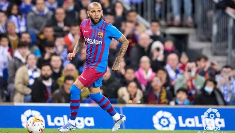 Dani Alves con el Barcelona. (@LaLigaJP)
