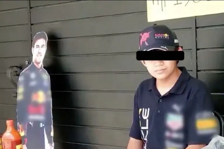 Matías, un niño de Michoacán, puso su puesto de comida para pagar su boleto del GP de México y así ver a 'Checo' Pérez - Captura de pantalla