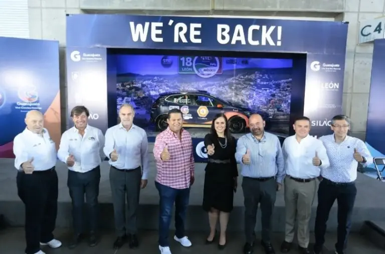 Gilles Spitalier, de Rallymex, y el gobernador de Guanajuato, Diego Sinhue Rodríguez Vallejo, presentaron el regreso del WRC en 2023 - Cortesía Gobierno de Guanajuato