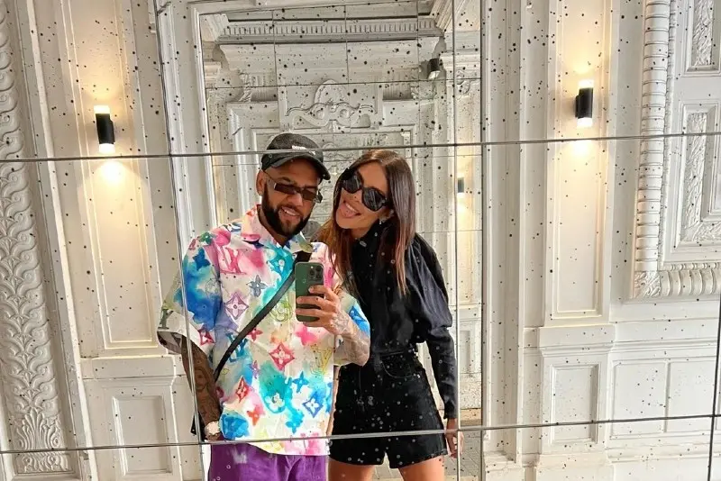 "Respetamos la vida que tiene cada uno por separado. Si quiere salir y beberse hasta el agua de los floreros con sus amigos, cero problemas. Porque cuando yo lo haga quiero que me venga a buscar o tome el teléfono para ayudarme a encontrar un taxi", comentó la modelo en un directo de Instagram.