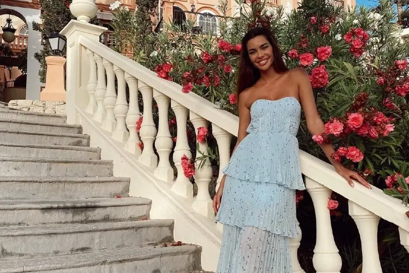 Joana Sanz nació el 6 de septiembre de 1993 en Tenerife, España, pero desde muy pequeña ha vivido en Barcelona.