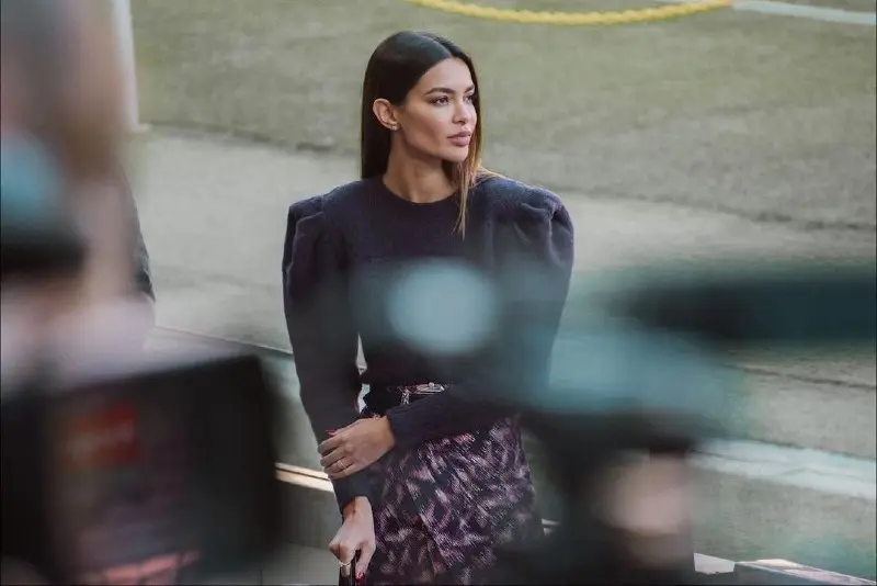 Sanz ganó el concurso Supermodel of the World y eso la hizo una de las modelos más demandadas alrededor del mundo. 