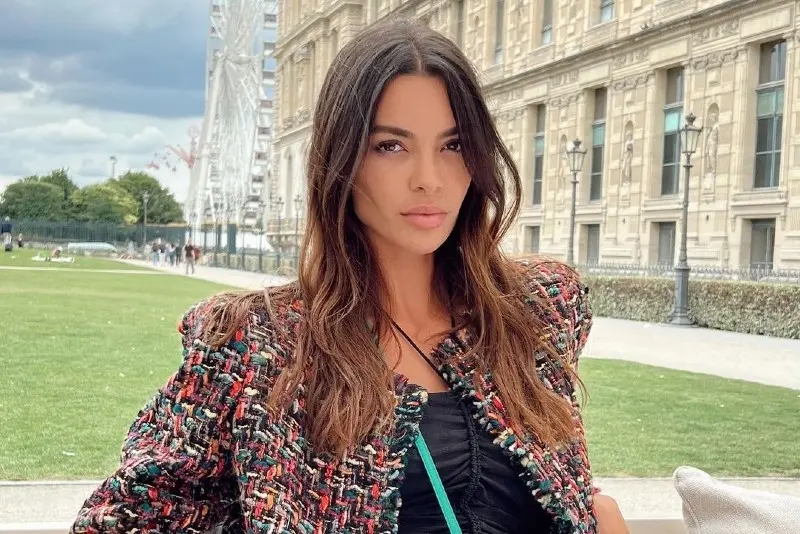 Joana Sanz es una modelo española que se ha ganado fama alrededor del mundo porque ha sido la cara de varias campañas publicitarias de marcas reconocidas. 