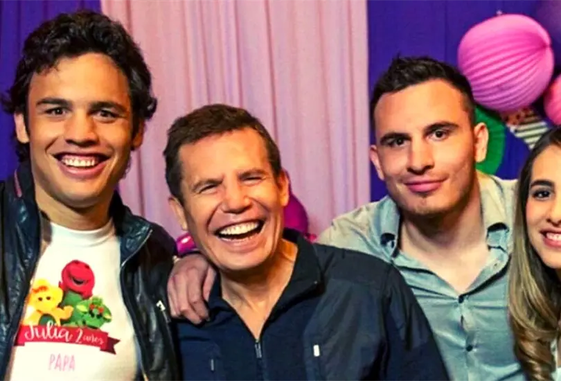 Julio C&eacute;sar Ch&aacute;vez Gonz&aacute;lez cuenta con una familia numerosa, en la que dos de sus cuatro hijos se dedican al boxeo.