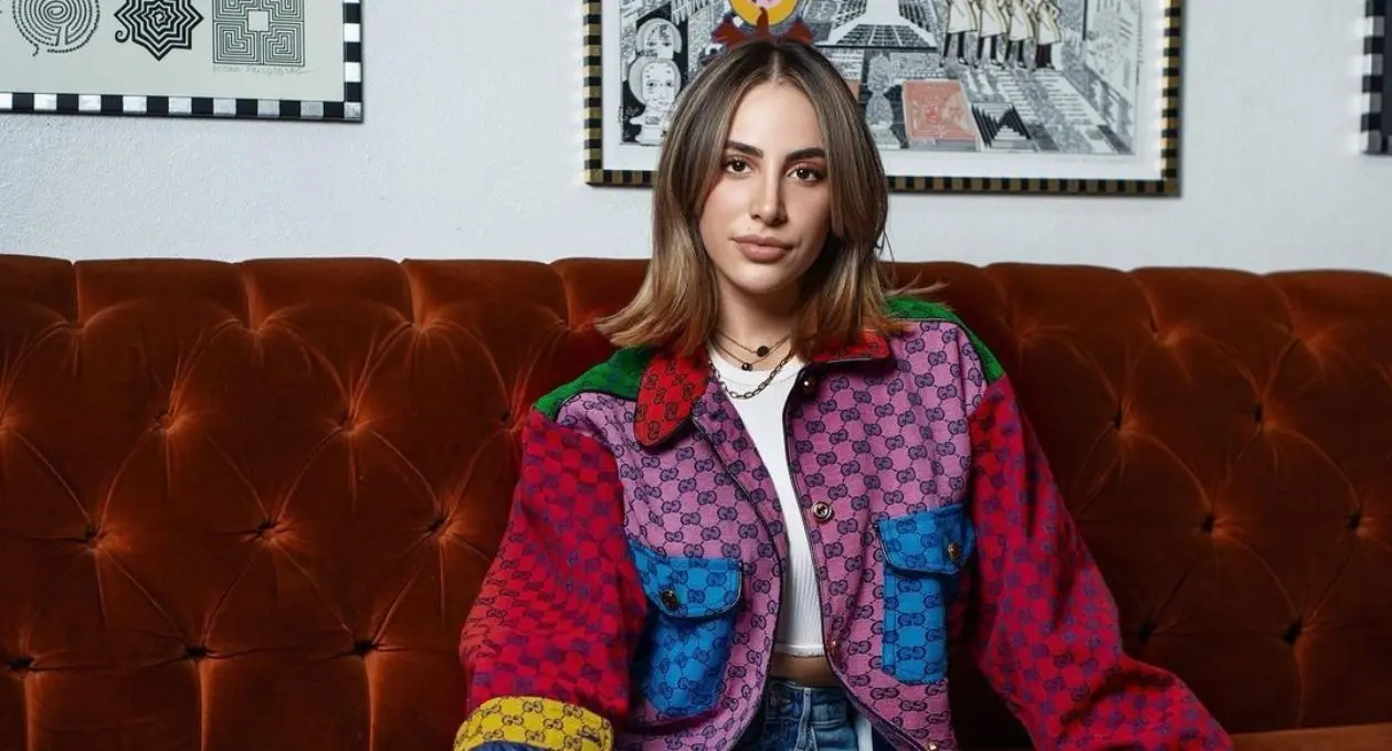 Estudió artes escénicas y ha tenido la oportunidad de participar en novelas como ¿Qué le pasa a mi familia?, donde le dio vida a Camila Jaurello. 