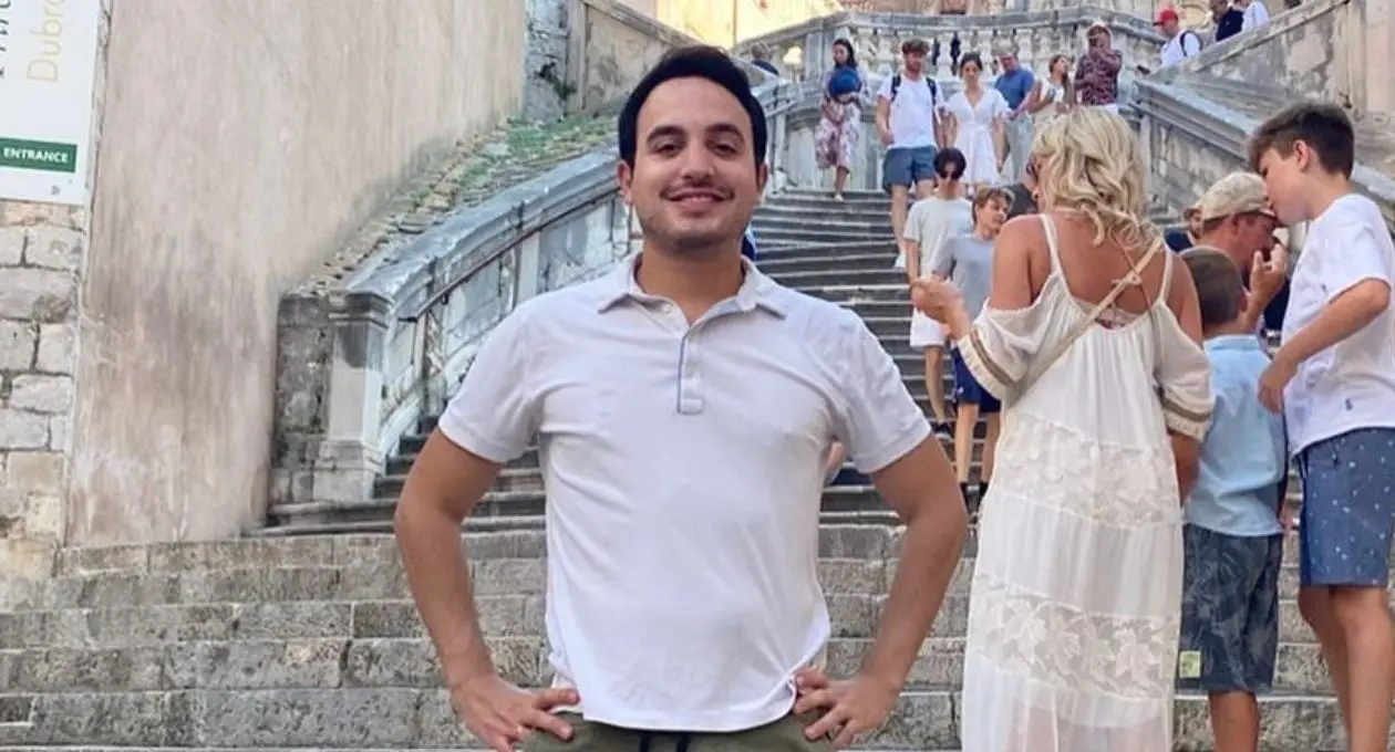 Cristian Chávez es el tercer hijo de Julio con Amalia Carrasco. A diferencia de sus dos hermanos, él decidió cambiar los guantes por los libros.