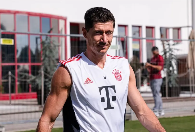Robert Lewandowski se convertirá en el nuevo delantero del Barcelona de España. Robert Lewandowski se convertirá en el nuevo delantero del Barcelona de España.