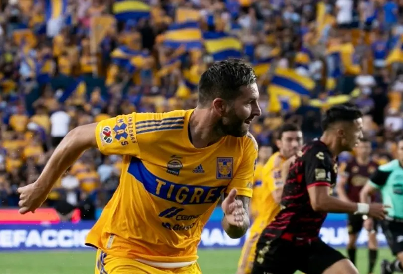 Andr&eacute;-Pierre Gignac sali&oacute; lesionado ante Xolos. 