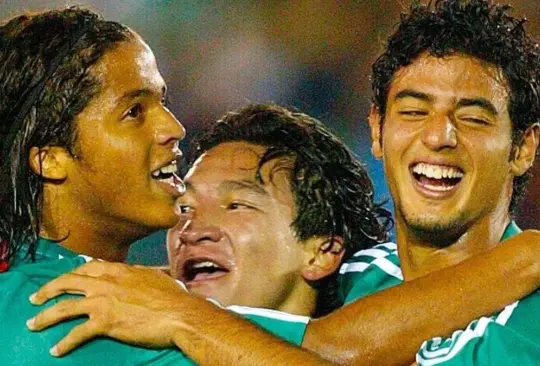 Villaluz compartió vestidor con Giovani Dos Santos y Carlos Vela.