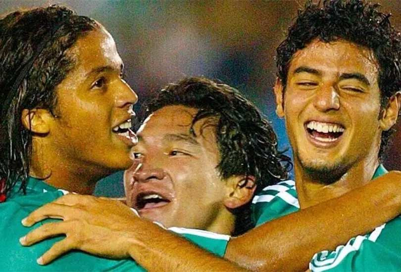 Villaluz comparti&oacute; vestidor con Giovani Dos Santos y Carlos Vela.