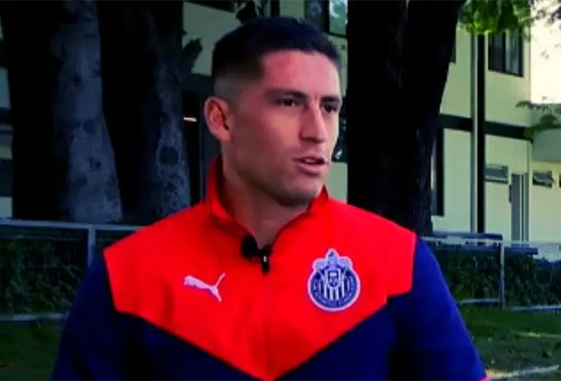 Santiago Ormeño lamenta que la afición le quite su nacionalidad mexicana pese a que nació en la Ciudad de México. Santiago Ormeño lamenta que la afición le quite su nacionalidad mexicana pese a que nació en la Ciudad de México.