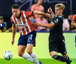 Chivas cae ante Juventus y afición se va contra Santiago Ormeño