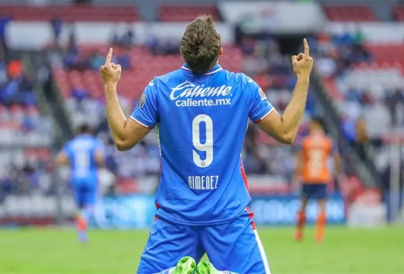 Santiago Gim&eacute;nez celebra su doblete ante Puebla.