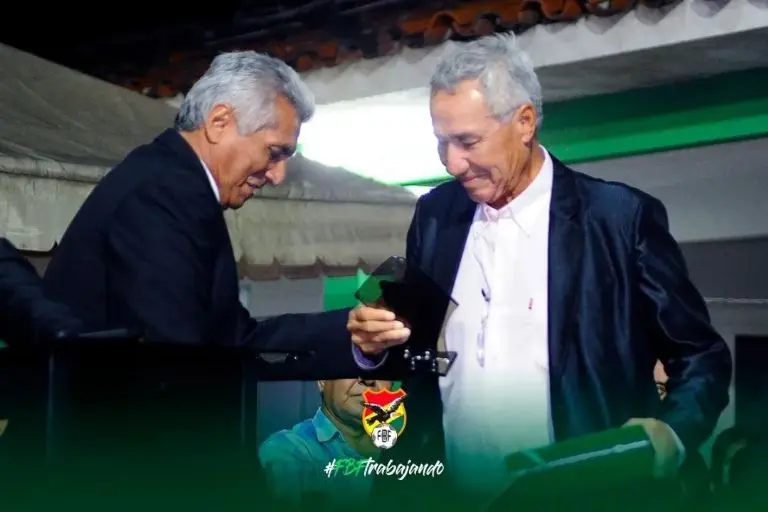 La Federación de Bolivia quiere nuevo entrenador - @fbf_oficial