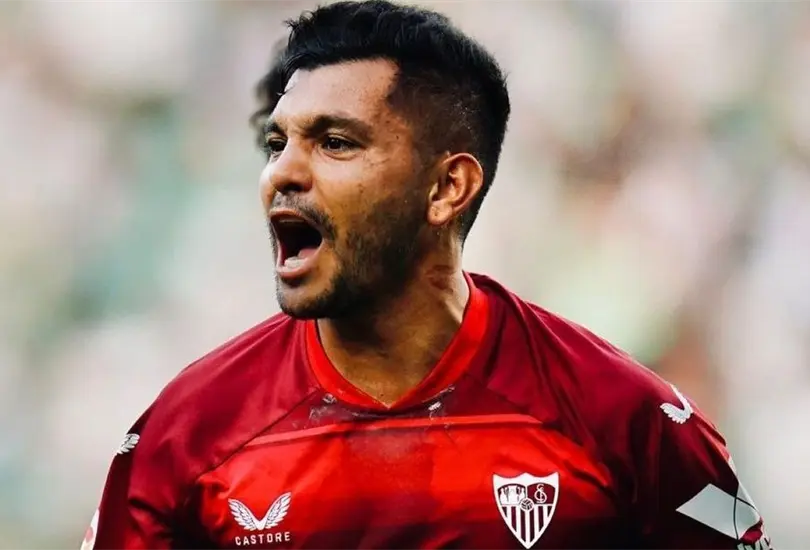 Jesús Tecatito Corona demostró su contundencia al anotar el primer gol del Sevilla en pretemporada. Jesús Tecatito Corona demostró su contundencia al anotar el primer gol del Sevilla en pretemporada.