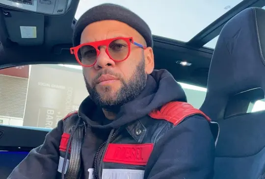 Dani Alves no sólo recibiría un gran sueldo en Pumas, pues también podría manejar una lujosa camioneta.